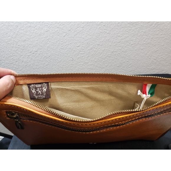 Pratesi Firenze Tan Handbag. Can be carried as clutch or wristlet. - Picture 4 of 9